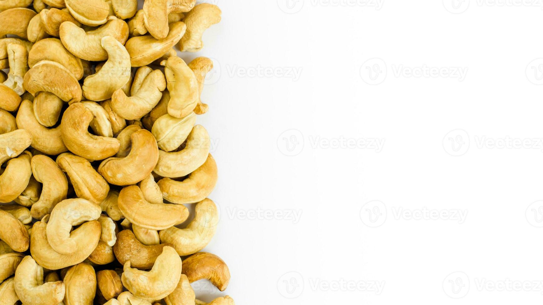 köstlich Cashew Nüsse isoliert. gesund, organisch Snack mit nussig, Konzept zum Design foto