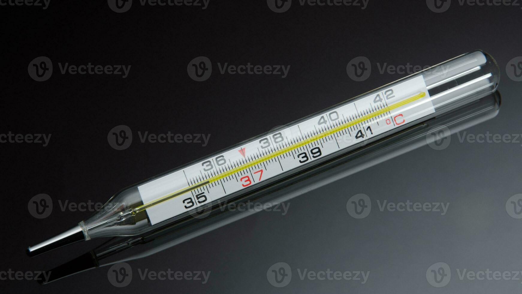 Glas Thermometer, Merkur Thermometer isoliert foto