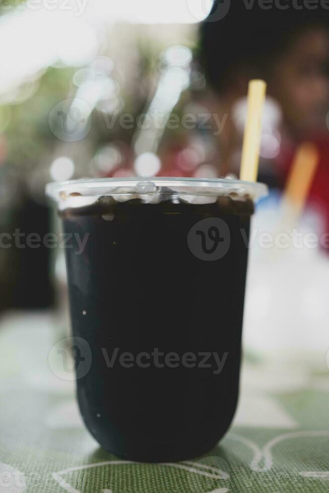 thailändisch Stil Eis schwarz Kaffee, namens oliang foto