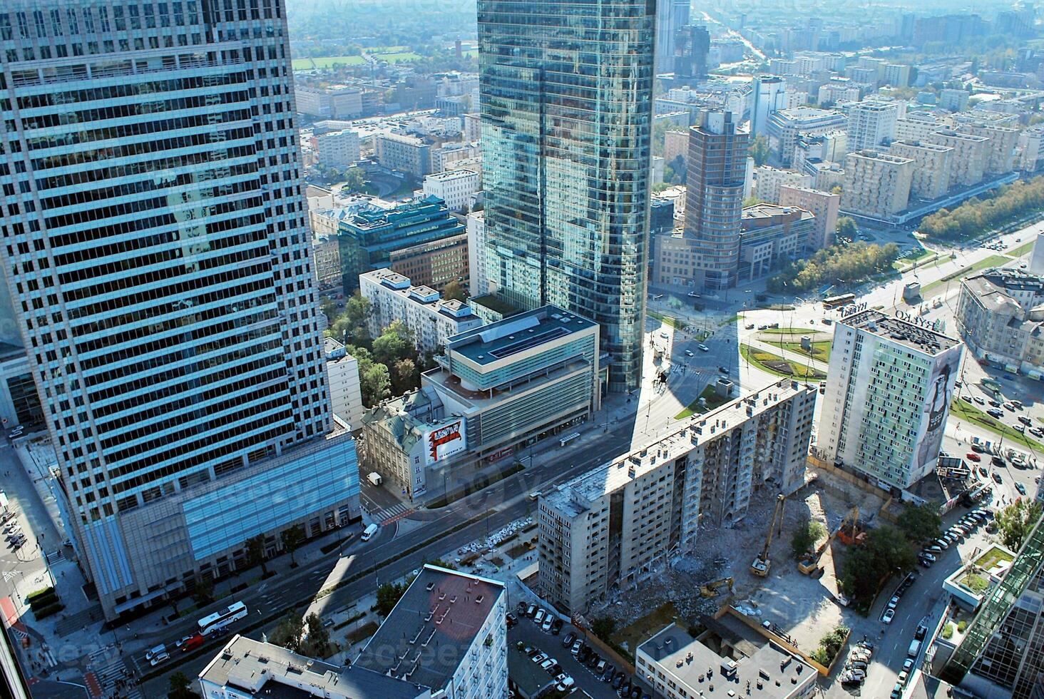 Aussicht von modern Wolkenkratzer im das Stadt Center. foto