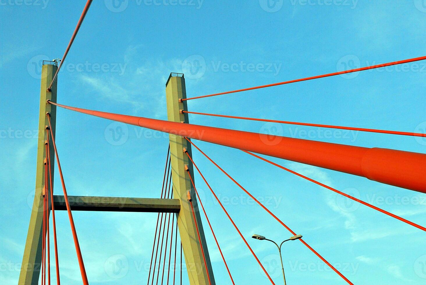 Pylon von das groß Brücke Konstruktion Unterseite Aussicht Fotografie foto