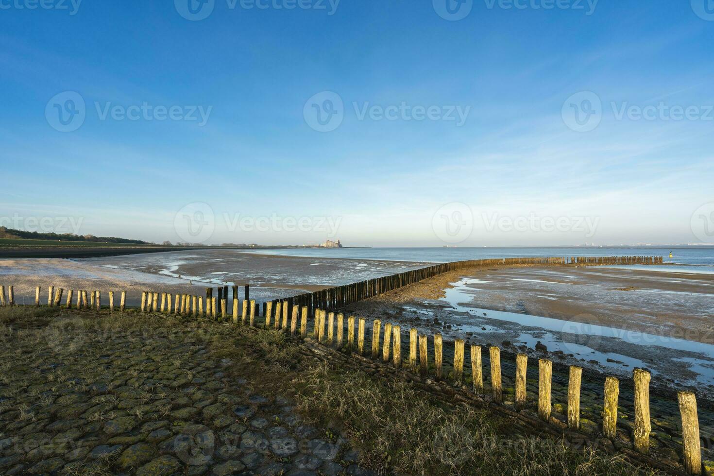 schön Küste in der Nähe von Breskens, Zeeland, das Niederlande. foto