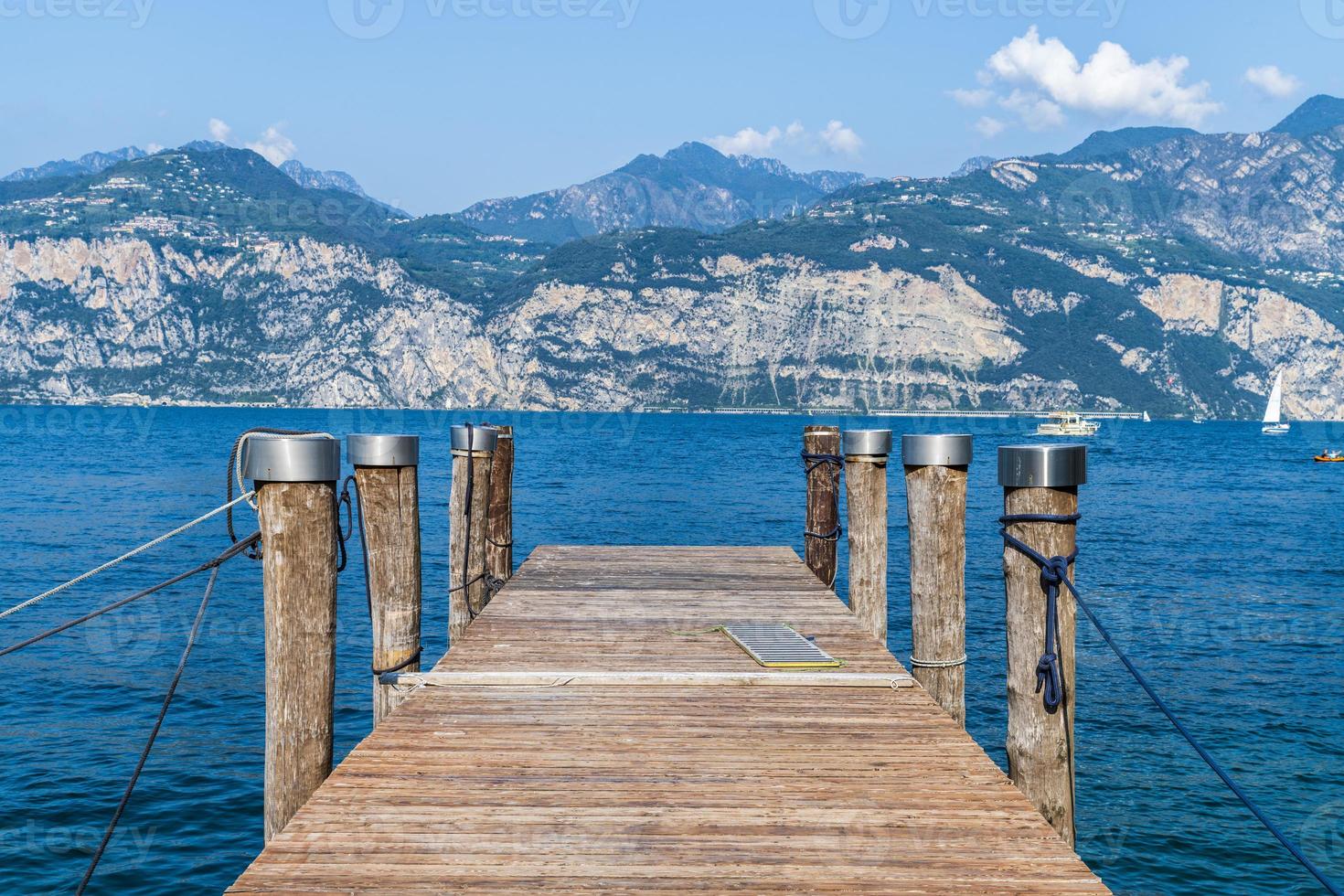 Gardasee und das historische Zentrum von Malcesine. foto