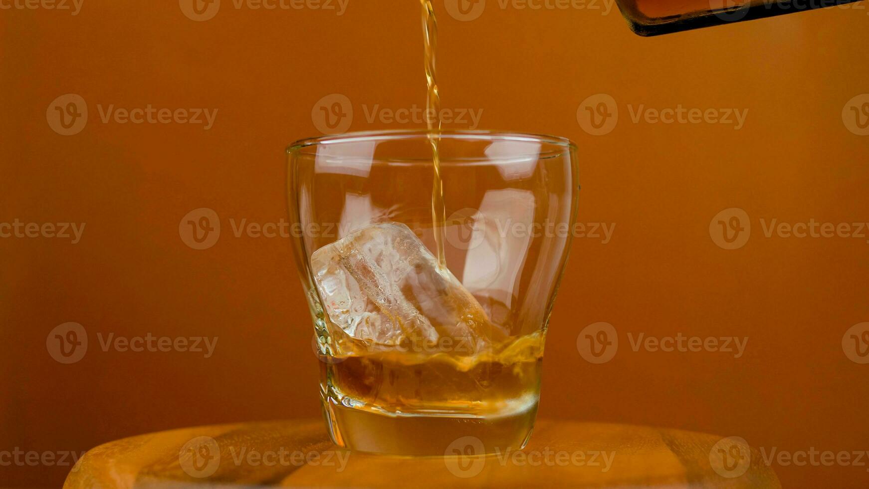 alkoholisch Getränke Glas von Alkohol gemischt mit Limonade foto