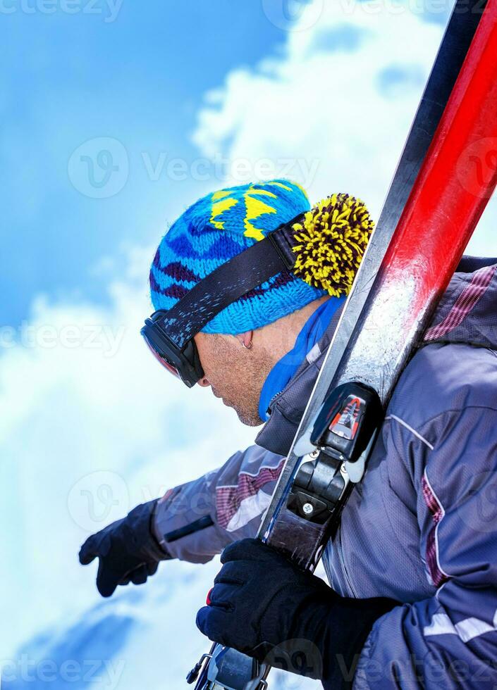 Fachmann Skifahrer spielen Ski foto