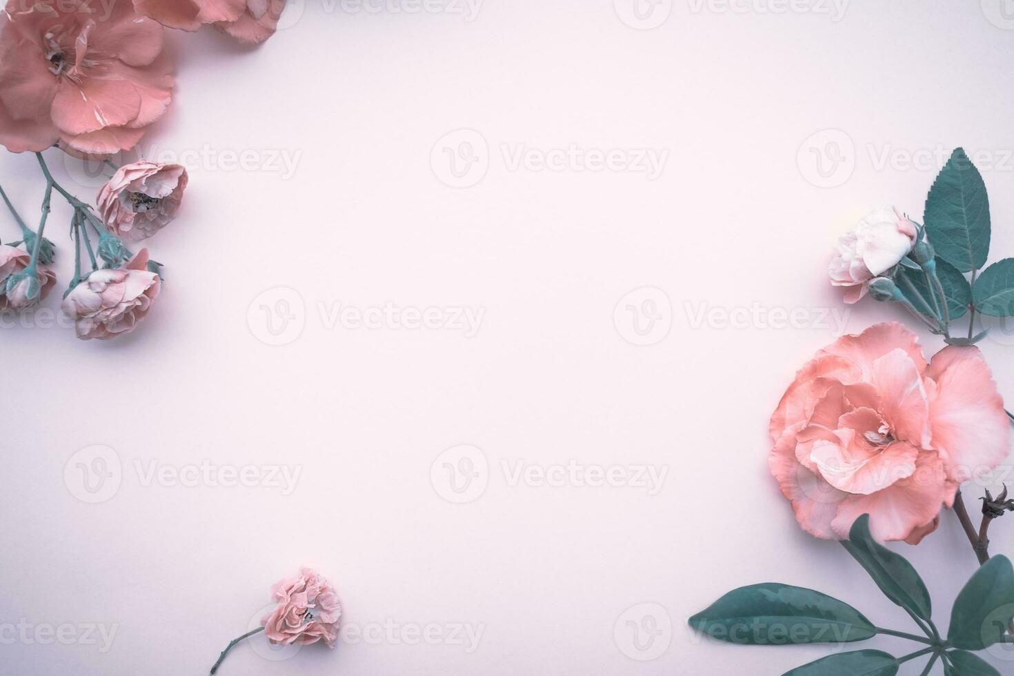 sanft Blumen- Rand foto