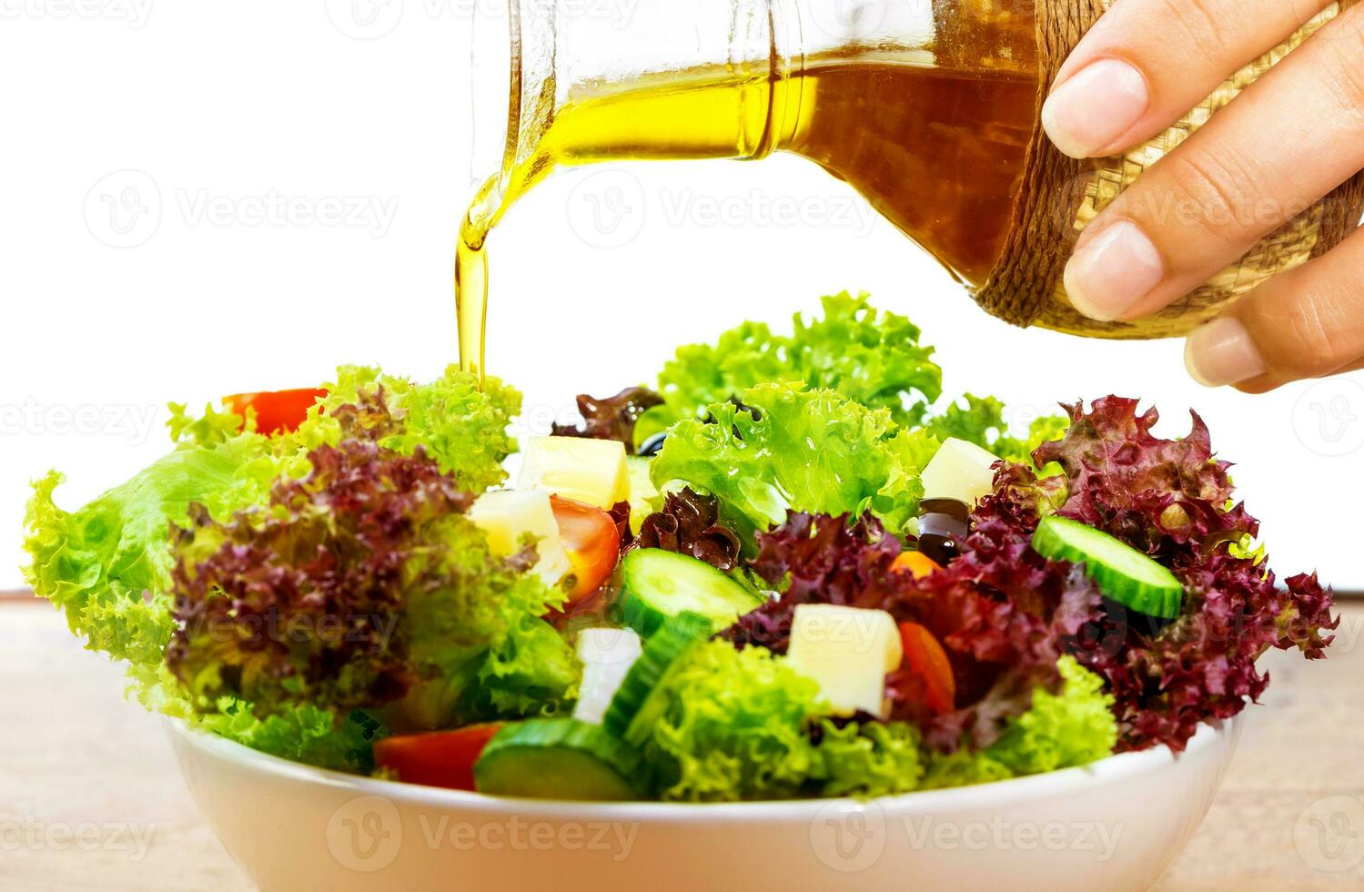 frisch Salat mit Olive Öl foto