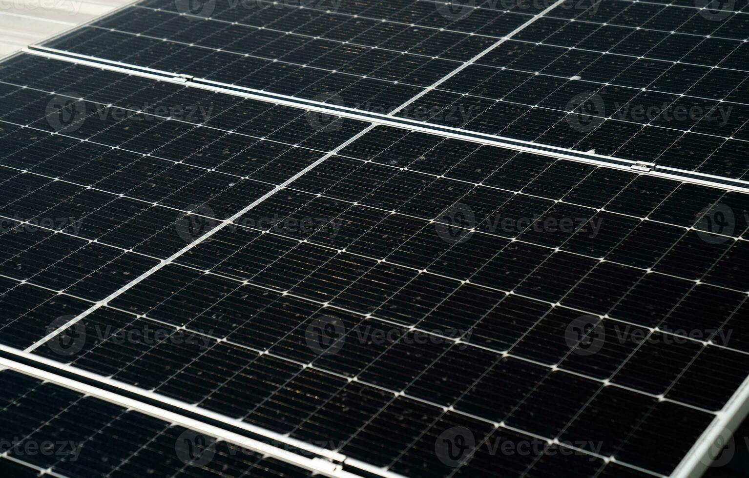 Solar- Zelle Bauernhof Leistung Pflanze Öko-Technologie. Landschaft von Solar- Zelle Paneele im ein Photovoltaik Leistung Pflanze. Konzept von nachhaltig Ressourcen Fabrik Dach. foto