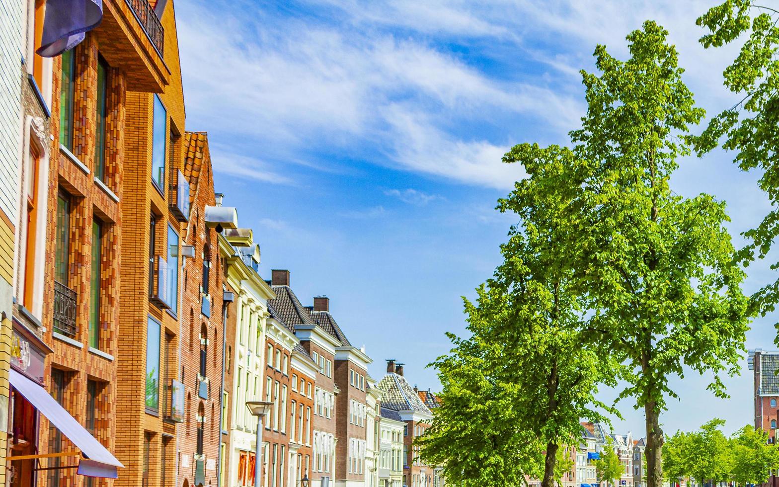 Stadtbild Panorama Gebäude Fahrradverkehr in Groningen Holland Niederlande foto