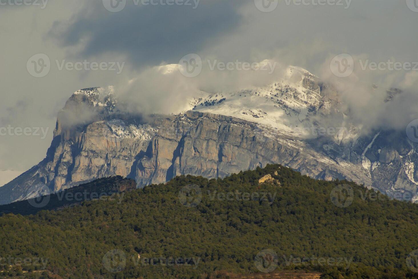 Berge im Nationalpark Ordesa, Pyrenäen, Huesca, Aragon, Spanien foto