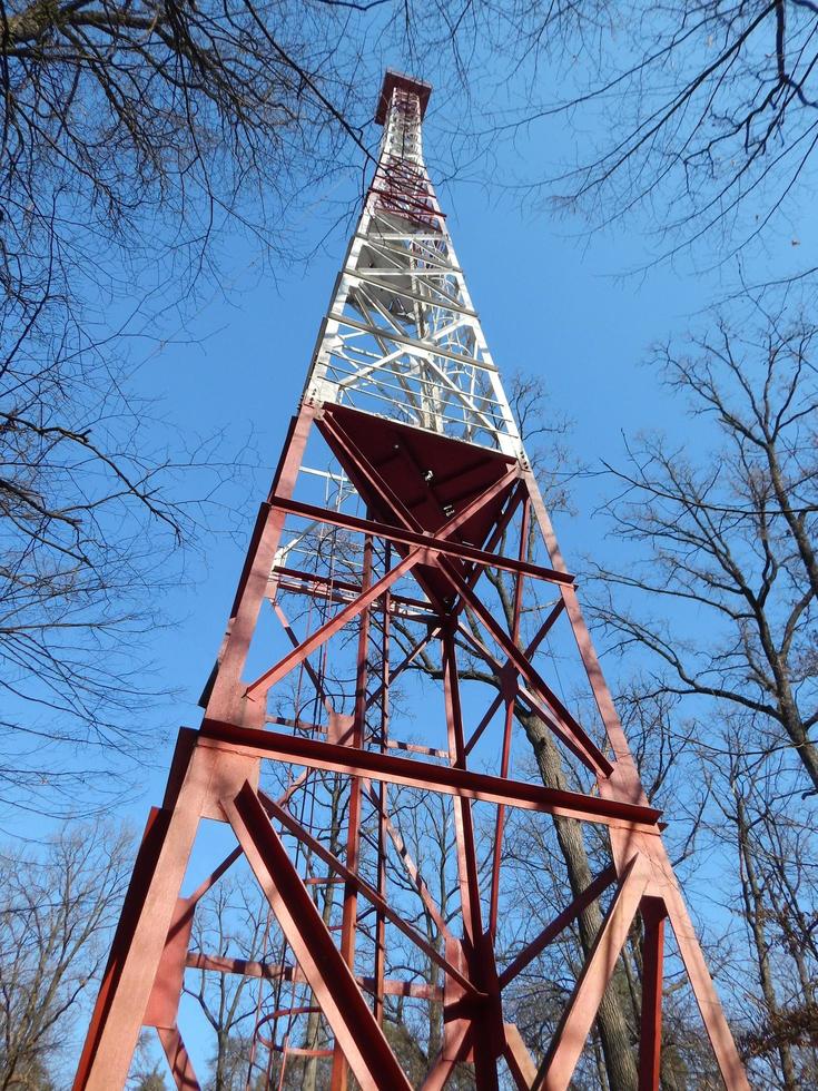 das Design des Feuerturms des Metallturms foto