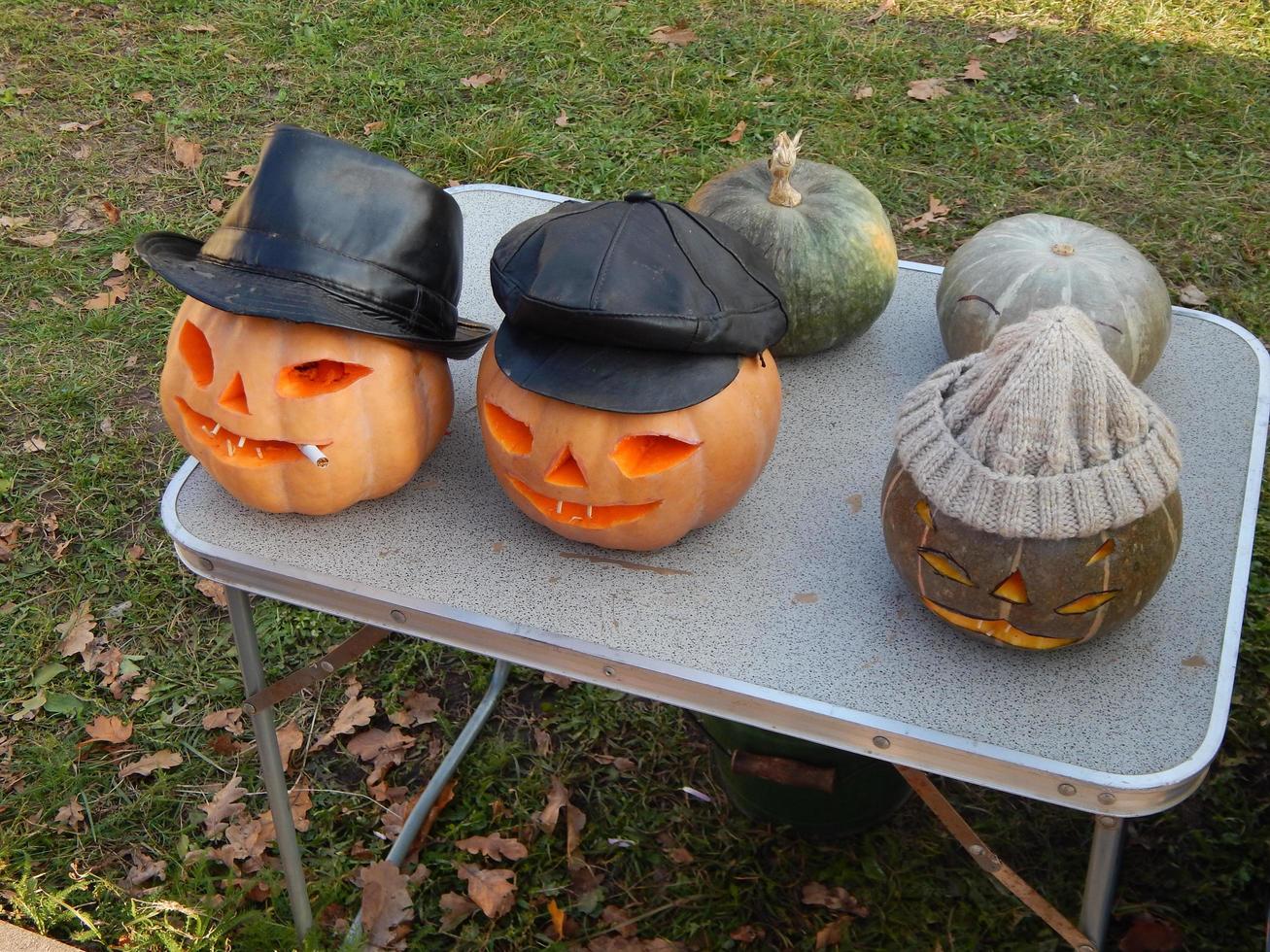 halloween feiertag geschnitzter kürbis foto