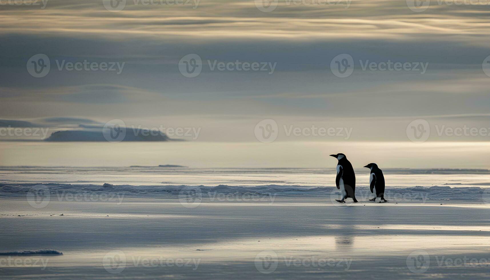 ai generiert zwei Pinguine Gehen auf das Strand im Vorderseite von ein Berg foto