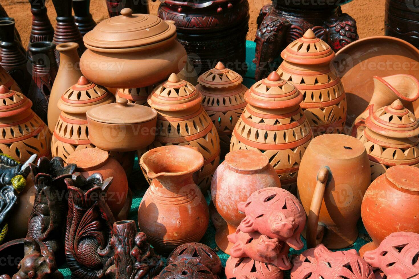 Straße Markt Ausstellung von handgemacht Töpfe, Keramik Produkte, Souvenirs. Udaipur, Rajasthan, Indien foto