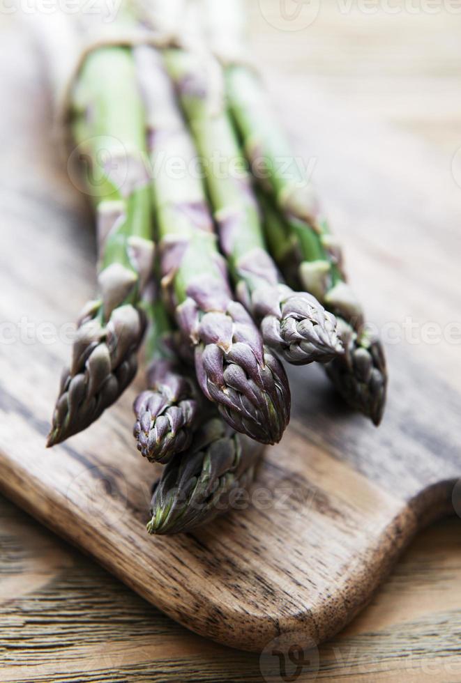 frischer grüner Spargel foto