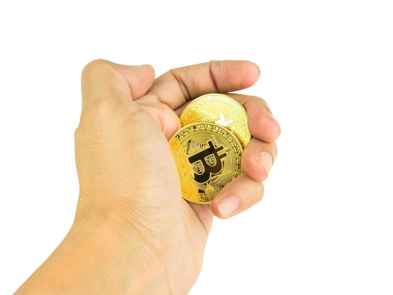 Hand halten Bitcoin-Kryptowährung digital isoliert auf weißem Hintergrund mit Beschneidungspfad, BTC-Währungstechnologie-Business-Internet-Konzept foto