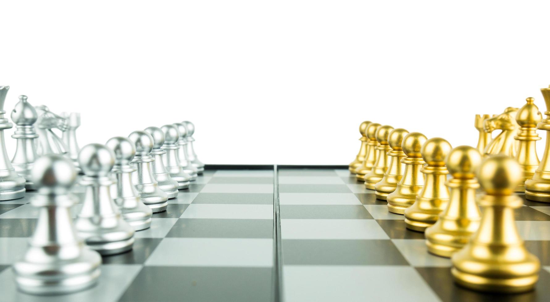 Schachbrettspielkonzept von Geschäftsideen und Wettbewerbs- und Strategieideenkonzept, Führungs- und Teamwork-Konzept für den Erfolg. foto