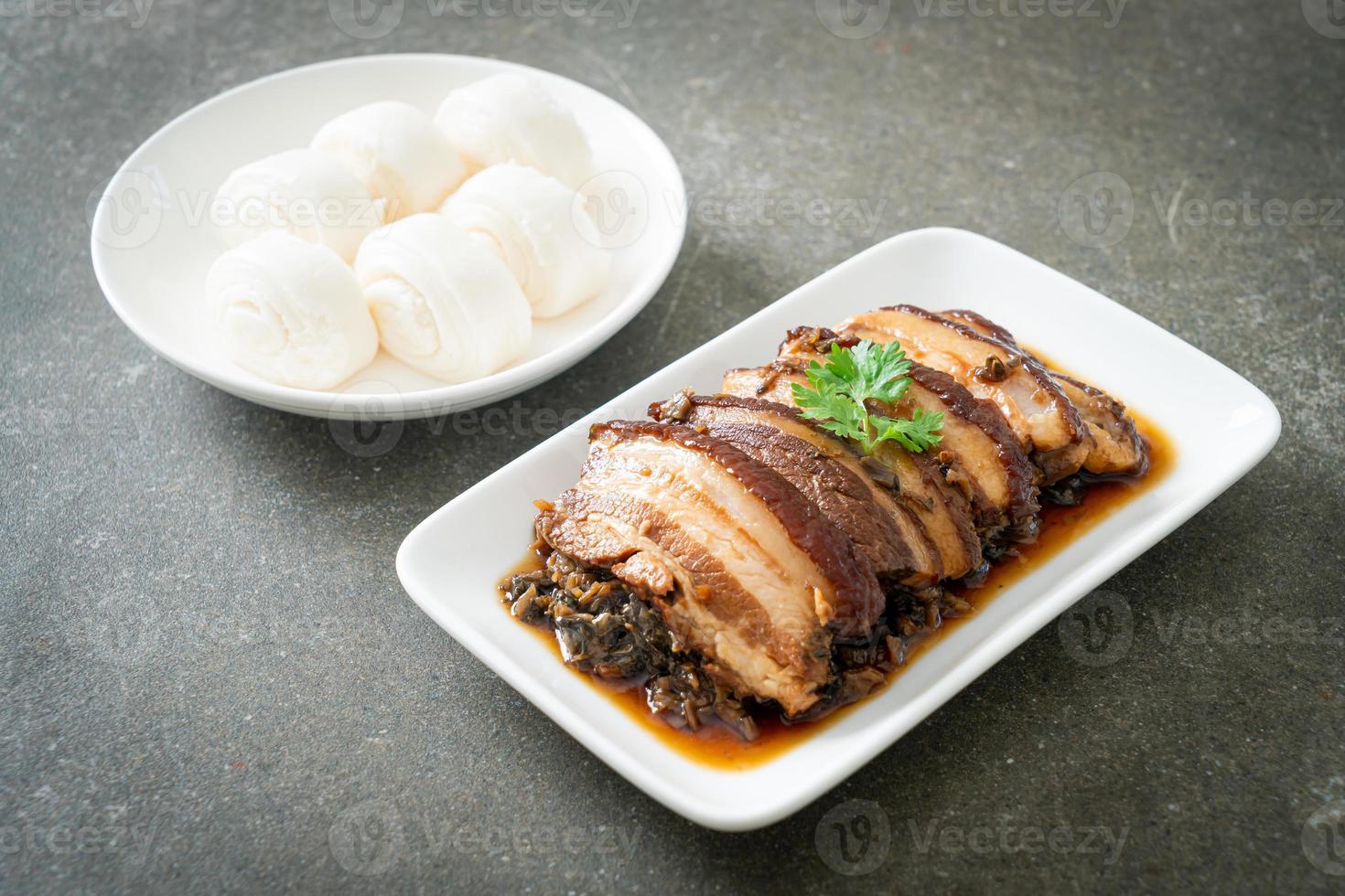 Dampfbauchschweinefleisch mit Swatow Senf cubbage Rezepte oder Mei Cai Kou Rou foto