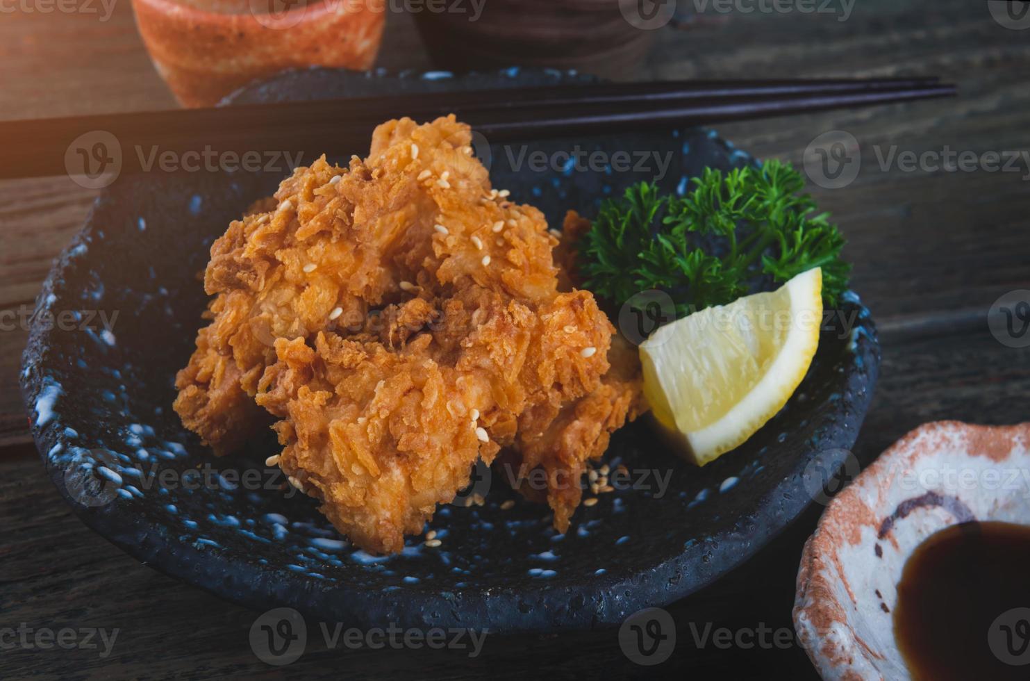 Knuspriges Hähnchen nach japanischer Art. foto