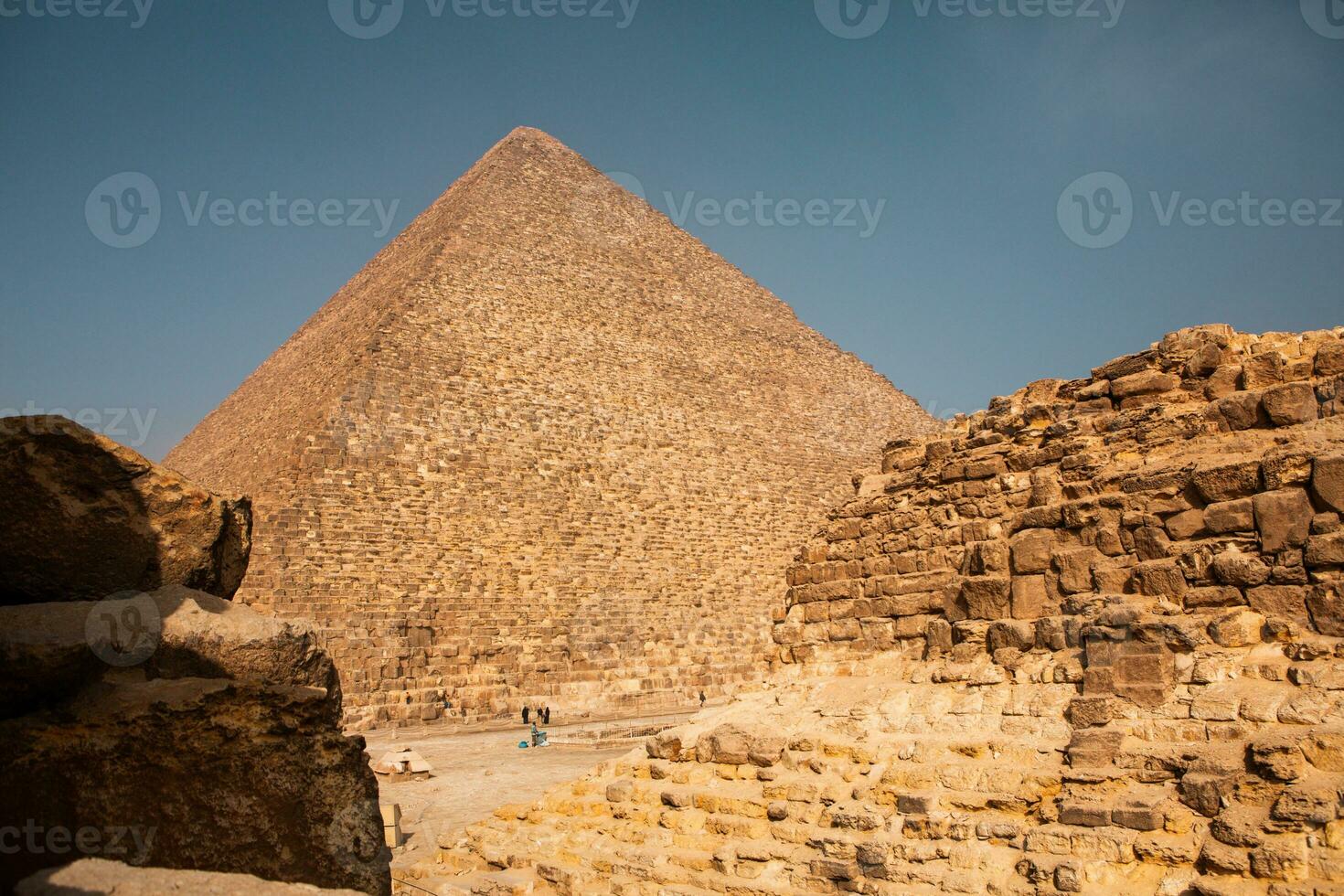 berühmt ägyptisch Pyramiden von Gizeh. Landschaft im Ägypten. Pyramide im Wüste. Afrika. Wunder von das Welt foto