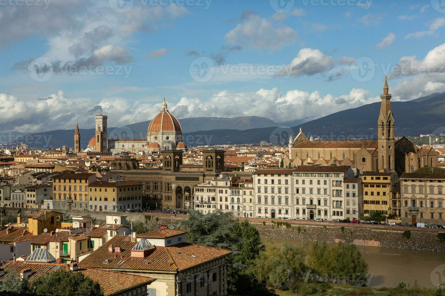 Foto mit das Panorama von das mittelalterlich Stadt von Florenz im das Region von toskana, Italien