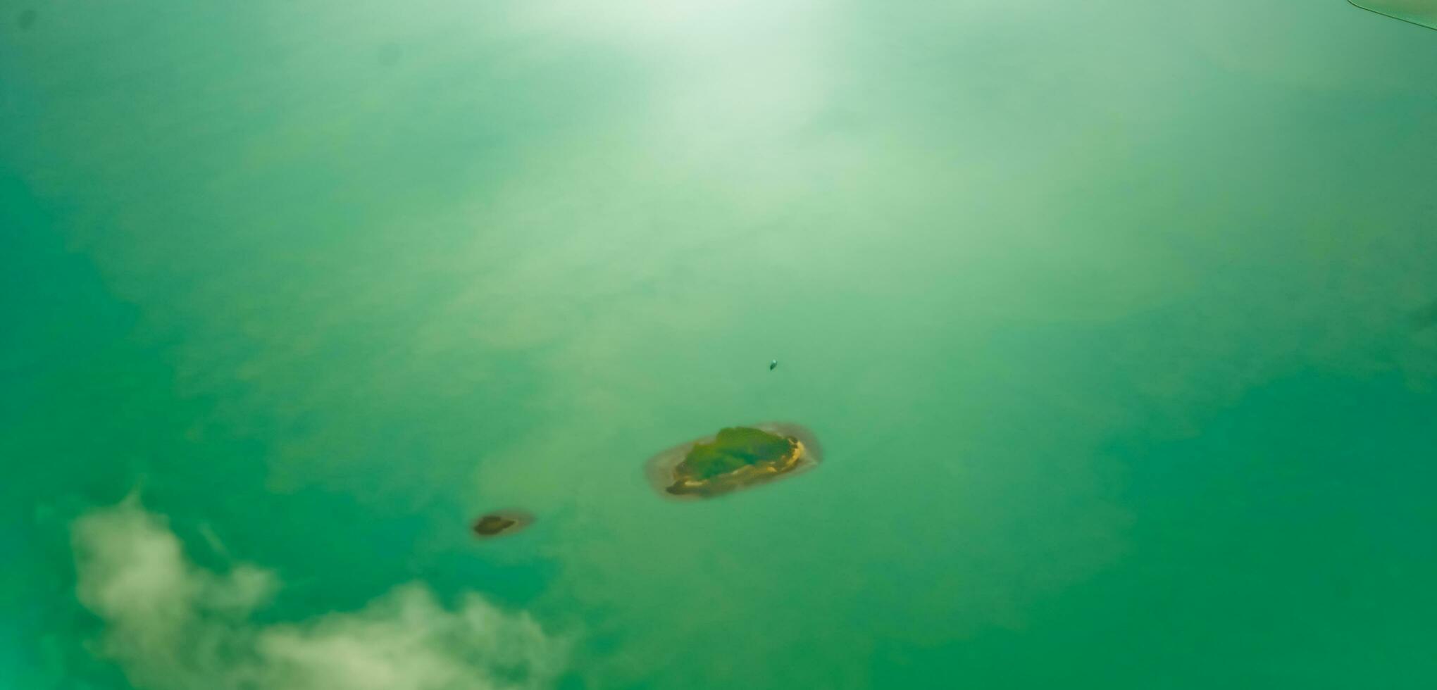 Antenne Aussicht von das Serie von Inseln im batam, Riau Inseln foto