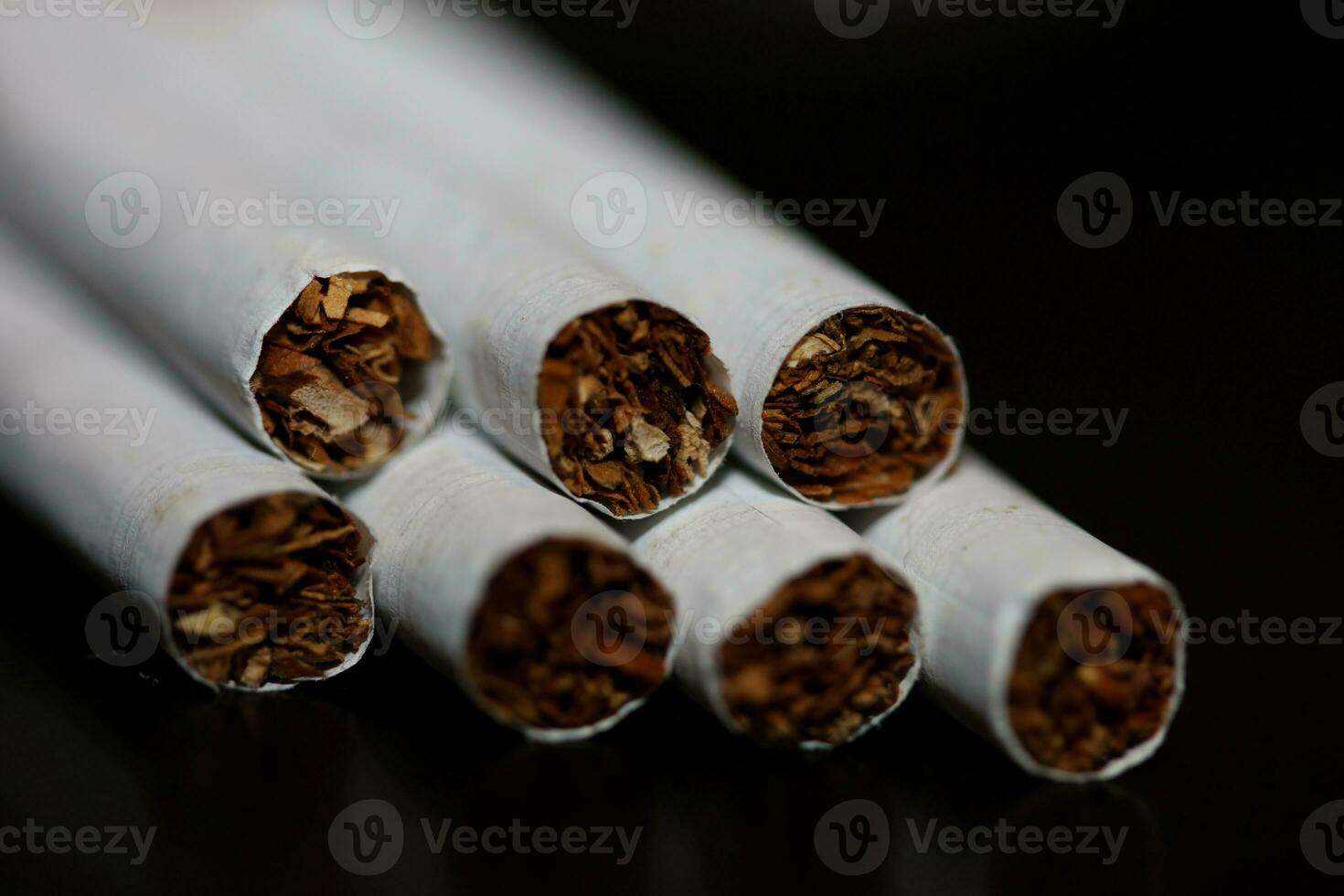 Nummer von Zigaretten isoliert Tabak Achtung schließen oben Verlassen Rauchen Einstellung Zigarette Schlecht Gewohnheit Nikotin Junkie groß Größe hoch Qualität sofortig druckt foto