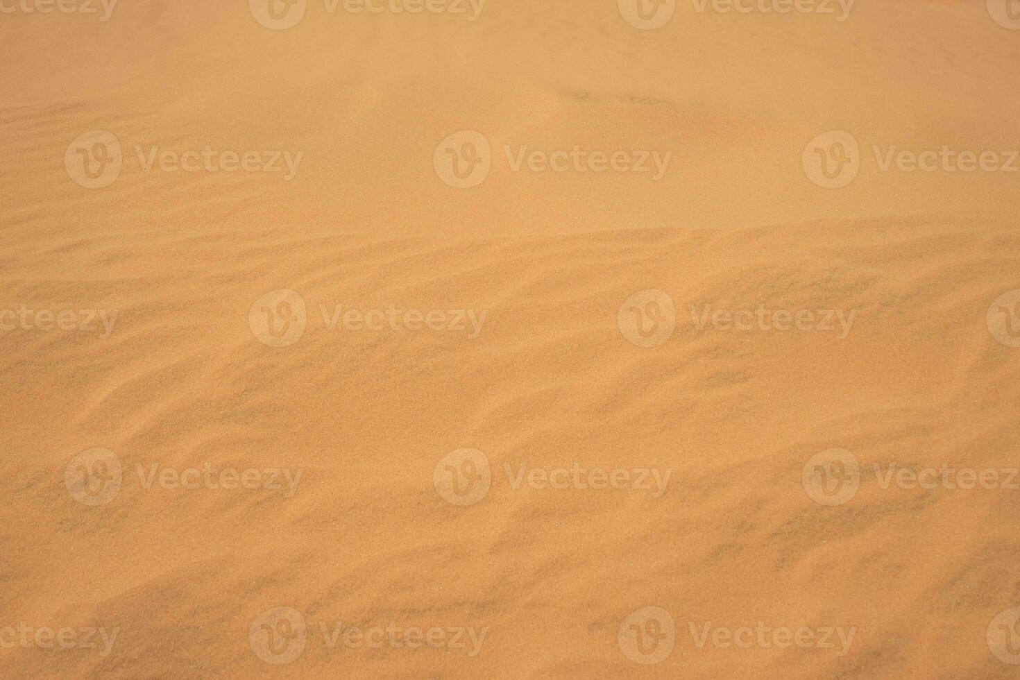 das Textur von Sand im das Wüste wie ein natürlich Hintergrund. foto