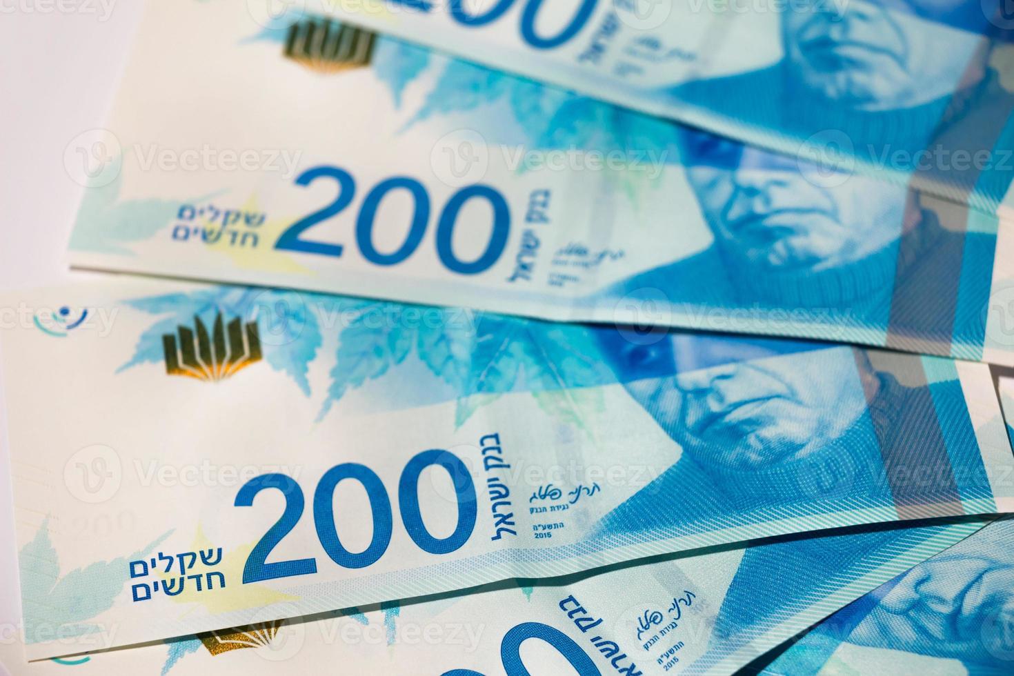 Stapel israelische Geldscheine von 200 Schekel - Ansicht von oben foto