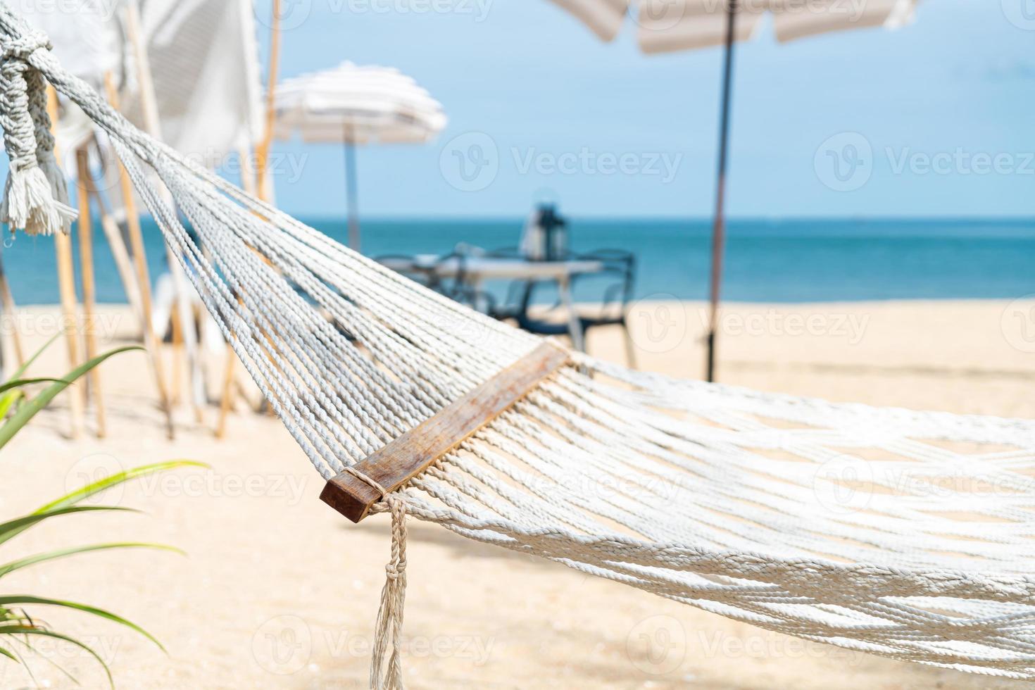 Wiege mit Meeresstrand Hintergrund foto