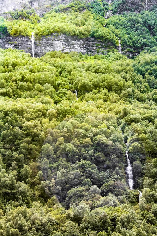 Wasserfall im Aurlandsfjord Aurland Sognefjord in Norwegen. foto