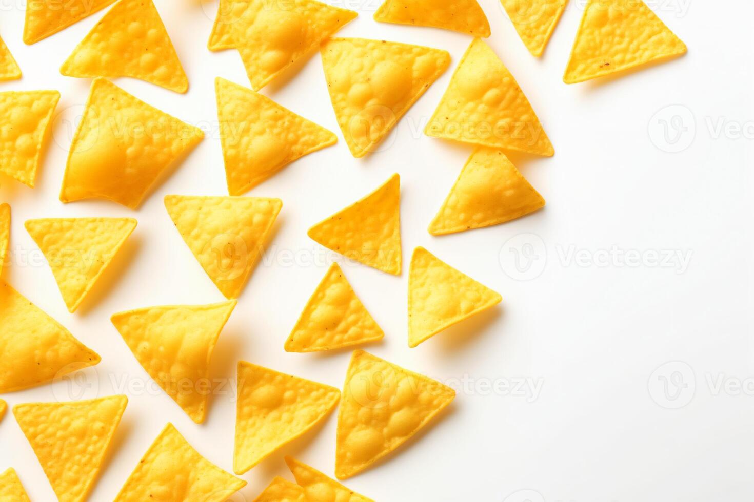ai generiert Mais Chips von dreieckig gestalten schweben auf ein Weiß Hintergrund generativ ai foto