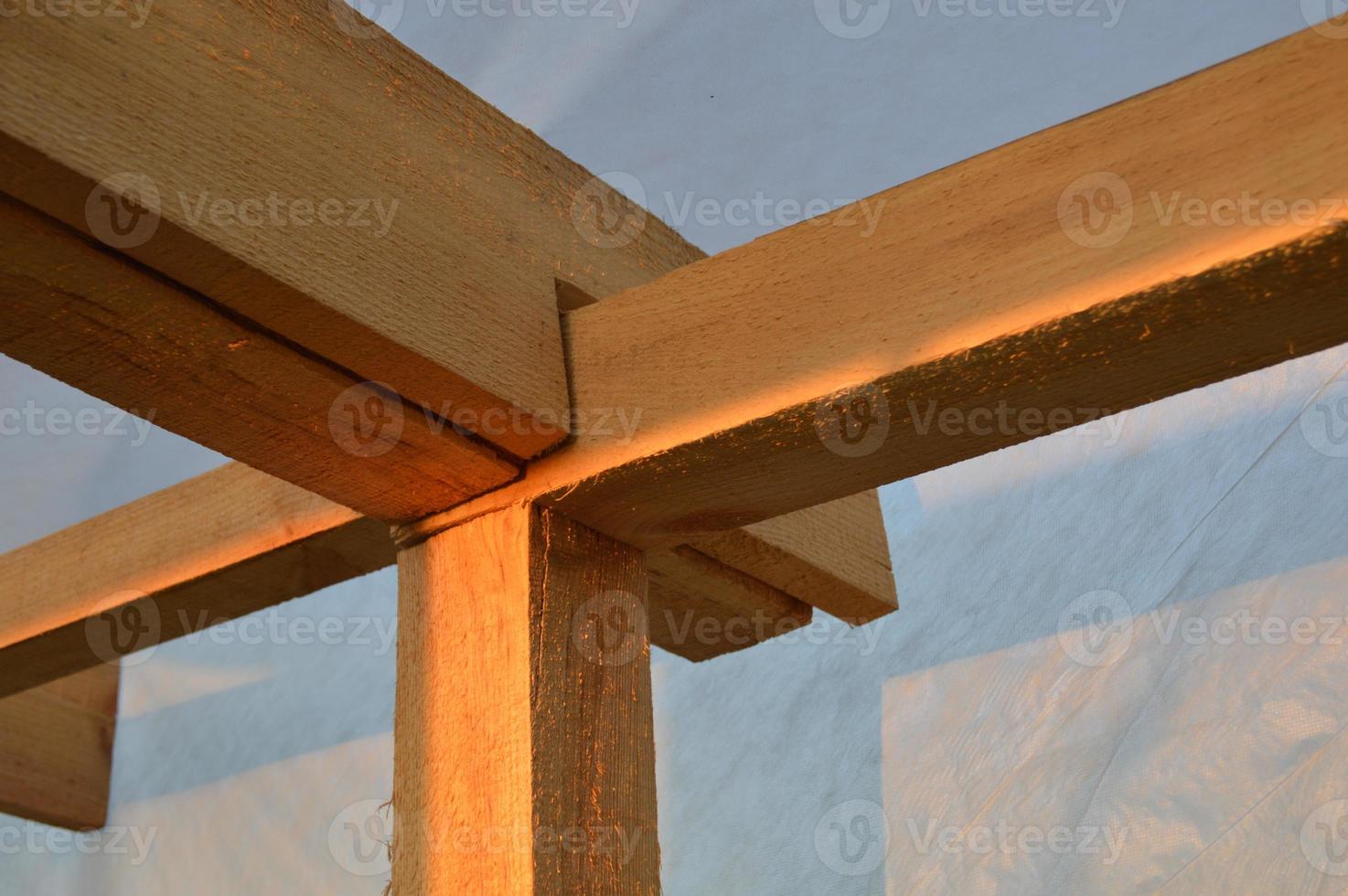 Knoten und Muster aus einem Baum bauen, ein Fachwerk befestigen foto