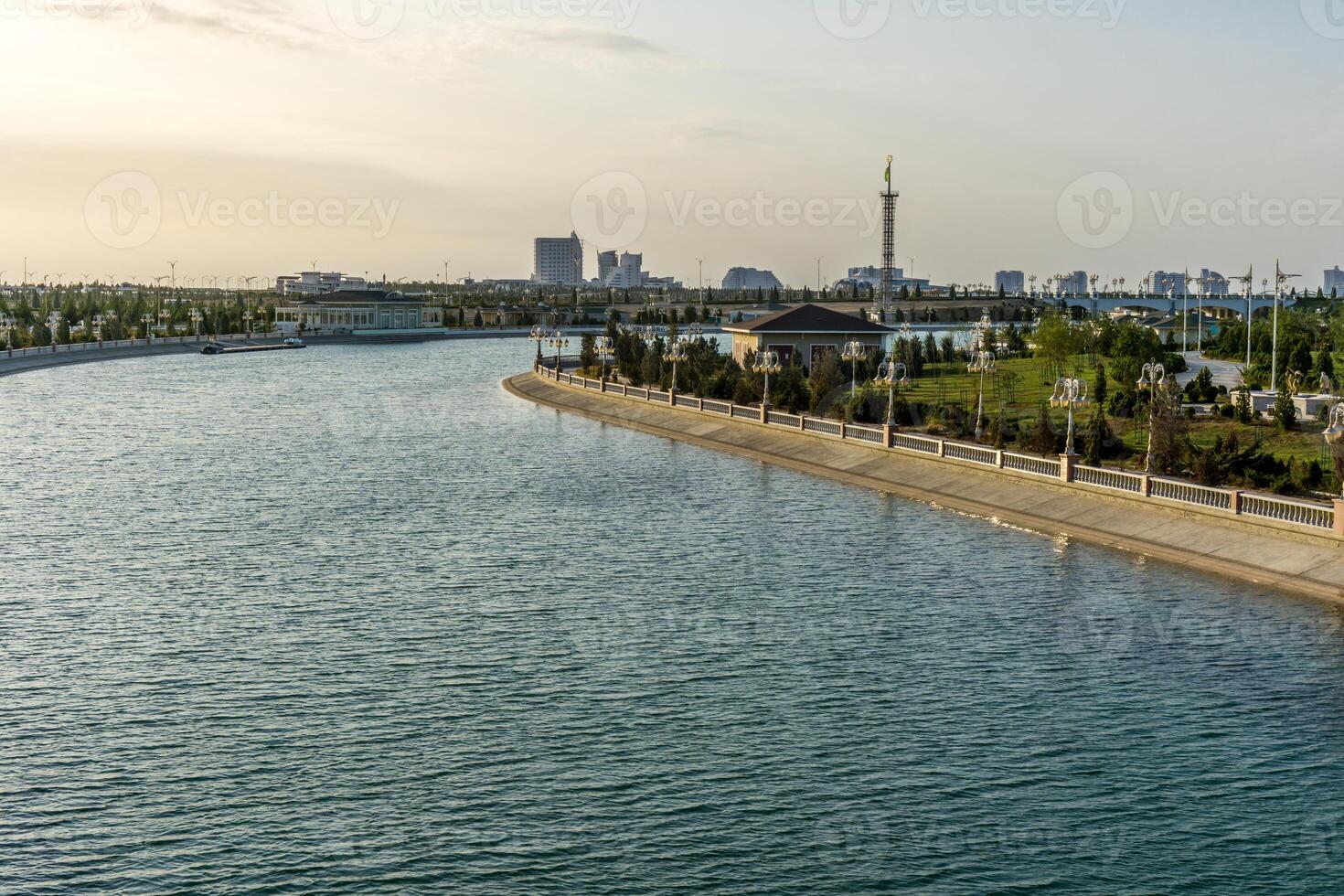 Mann gemacht Kanal beim das Resort Stadt Awaza im turkmenbashi, Turkmenistan foto