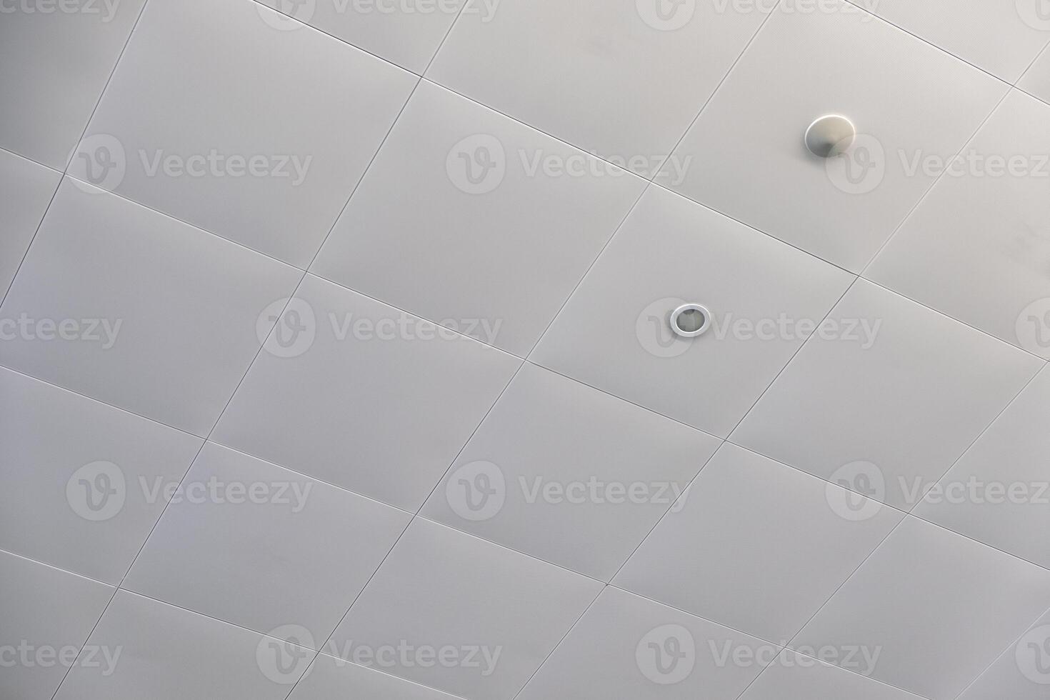 Weiß sauber Decke mit Lampe Hintergrund foto