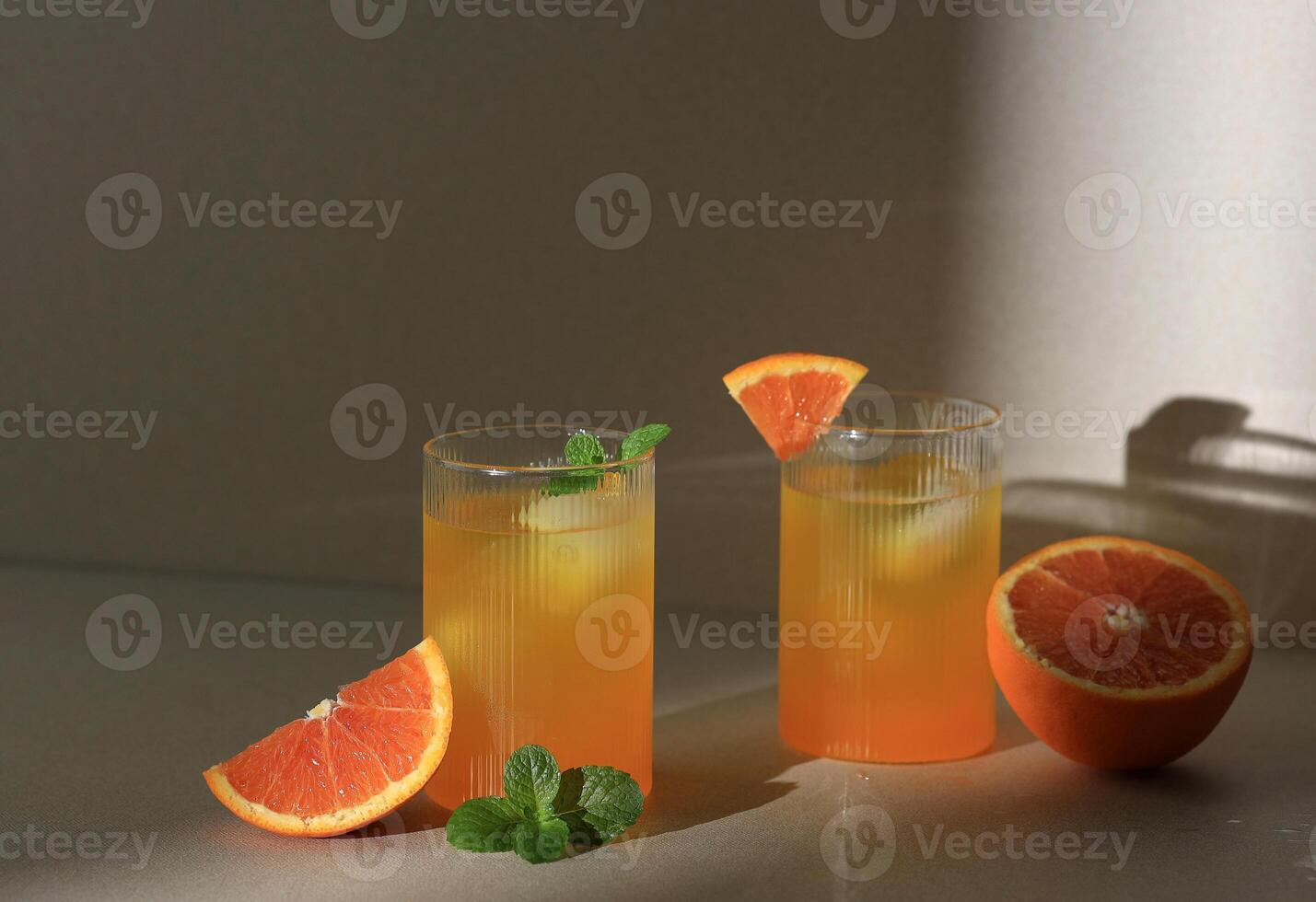 zwei Glas Orange Saft Sirup foto