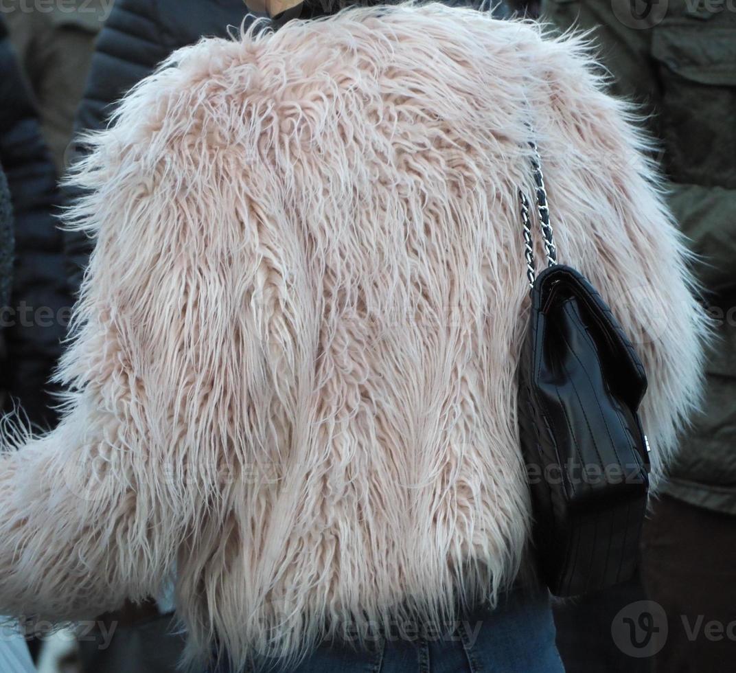 flauschige weiße Jacke foto