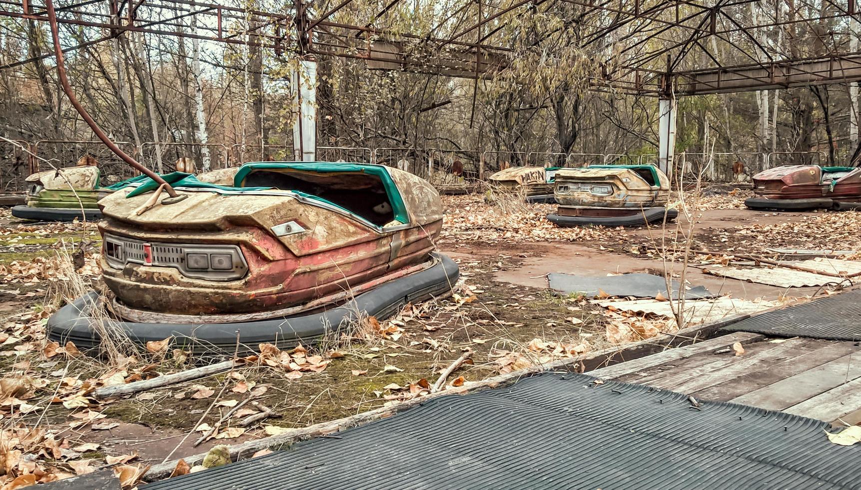 Pripyat, Ukraine, 2021 - alte Autoscooter in Tschernobyl foto