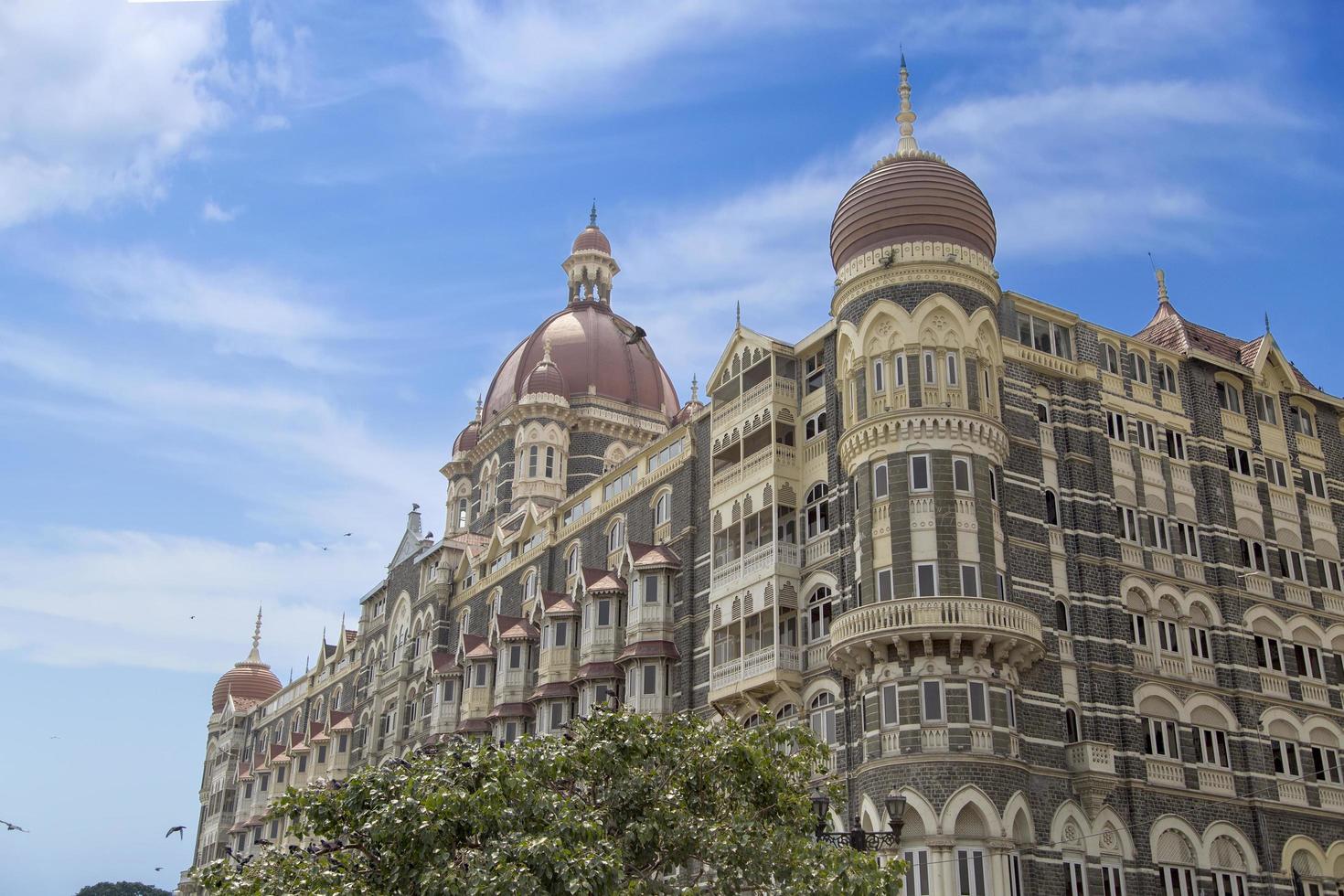Mumbai, Indien, 9. Oktober 2015 - Taj Mahal Palace Hotel in Mumbai, Indien. Dieses 5-Sterne-Hotel wurde 1903 eröffnet und verfügt über 560 Zimmer und 44 Suiten. foto