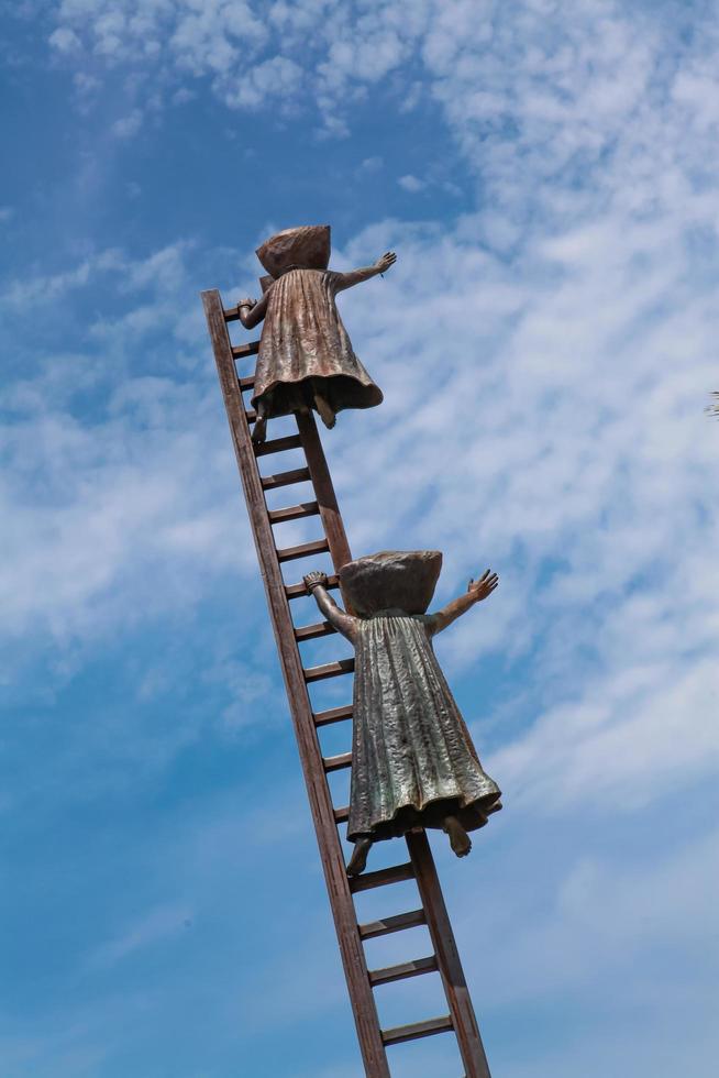 Puerto Vallarta, Mexiko, 6. September 2015 - Suche nach der Vernunftstatue in Puerto Vallarta, Mexiko. sculpure wurde im Jahr 2000 von Sergio Bustamante hergestellt. foto