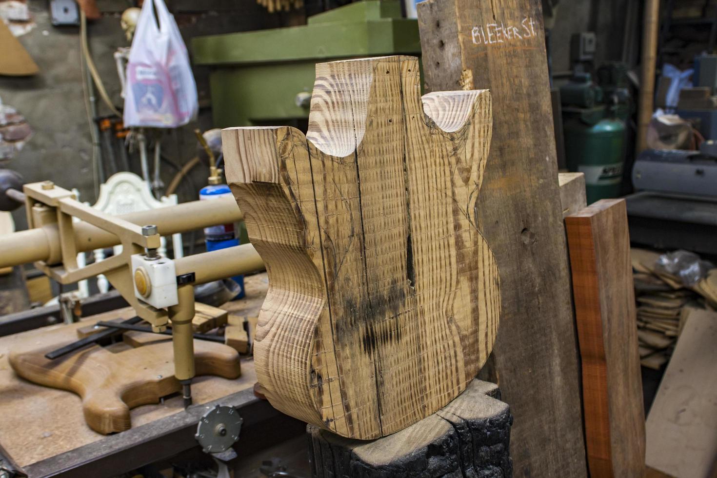 New York, USA, 16. August 2016 - Detail aus Carmine Street Guitars Workshop in New York. Im Laden sind handgefertigte Custom-Gitarren im Vintage-Stil von Gitarrenbauer Rick Kelly. foto