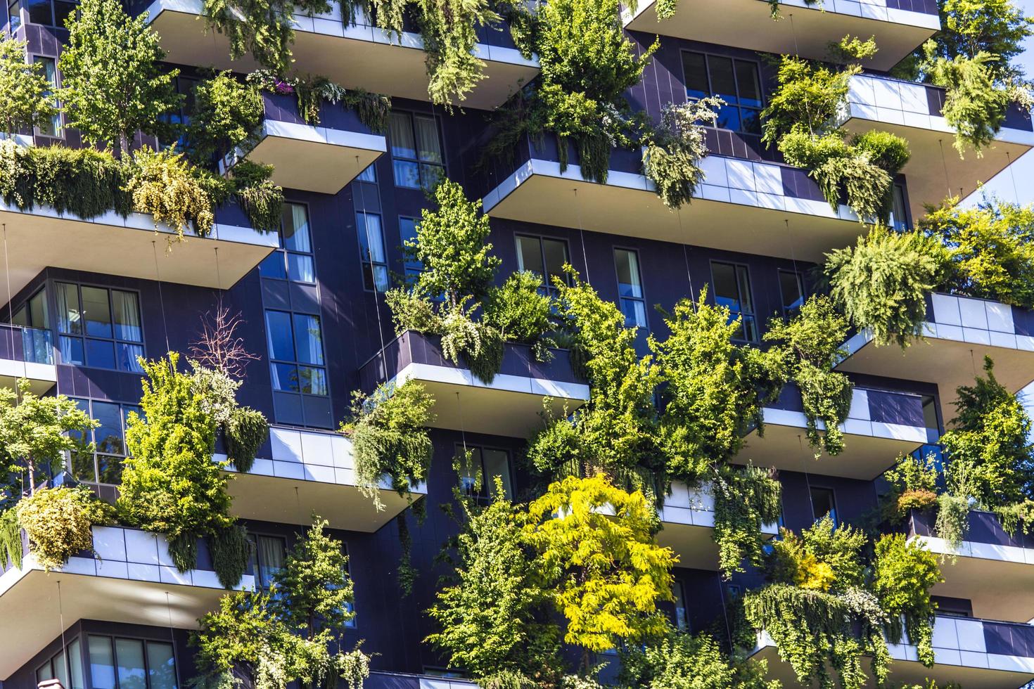 Mailand, Italien, 28. April 2017 - Detail des Bosco Verticale in Mailand, Italien. Es handelt sich um zwei Wohntürme im Mailänder Stadtteil Porta Nuova, die mehr als 900 Bäume beherbergen. foto