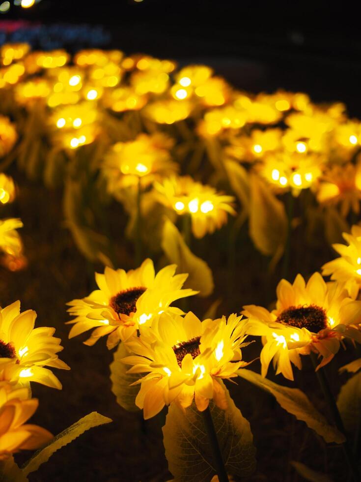 Hand gemacht Tulpe und elektrisch Licht Birne creat zum flog Licht Blumen feiern Stadt foto