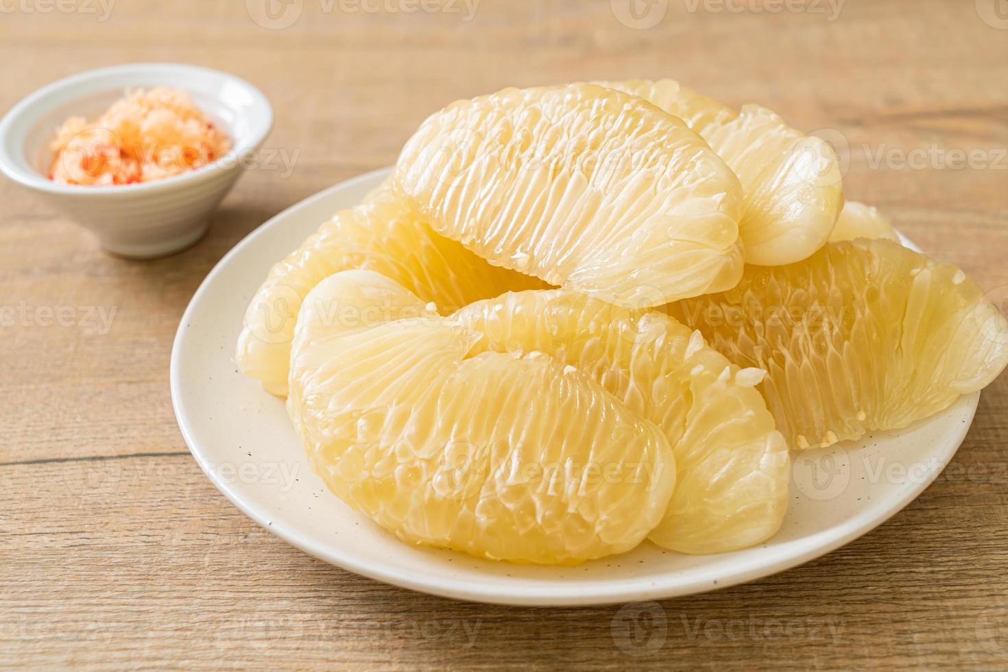 frisch geschälte Pomelo, Grapefruit oder Shaddock foto