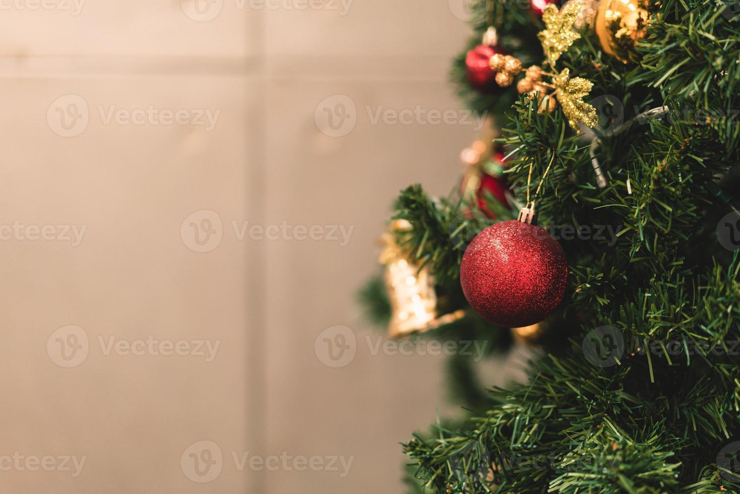 Ornamente zur Dekoration am Weihnachtsbaum foto