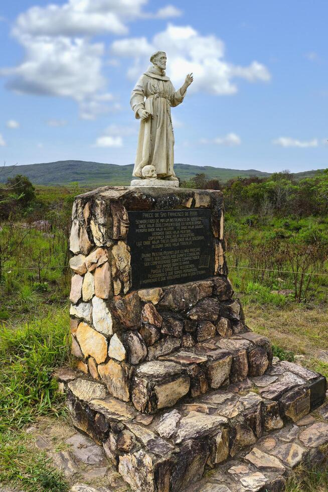 serra da Kanastra, Brasilien, 2023 - - san Francisco Statue beim das Quelle von das Fluss, serra da Kanastra, minas Gerais, Brasilien foto