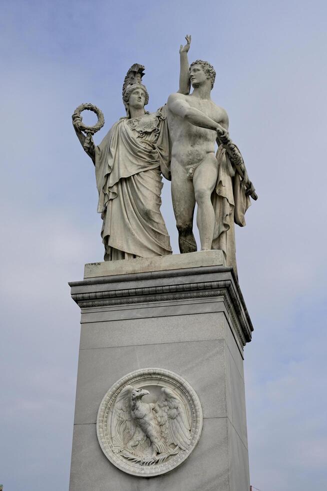 Berlin, Deutschland, 2021 - - griechisch Mythologie Statue auf Schloss Brücke, Museum Insel, unter den Linde, Berlin, Deutschland foto