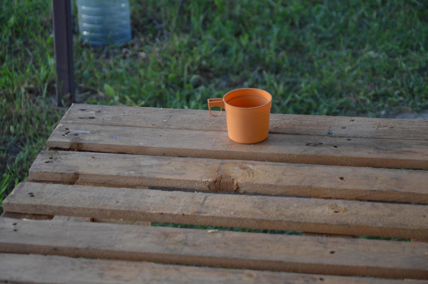 Bau des Vorraums der Veranda aus Regalen und Balken foto