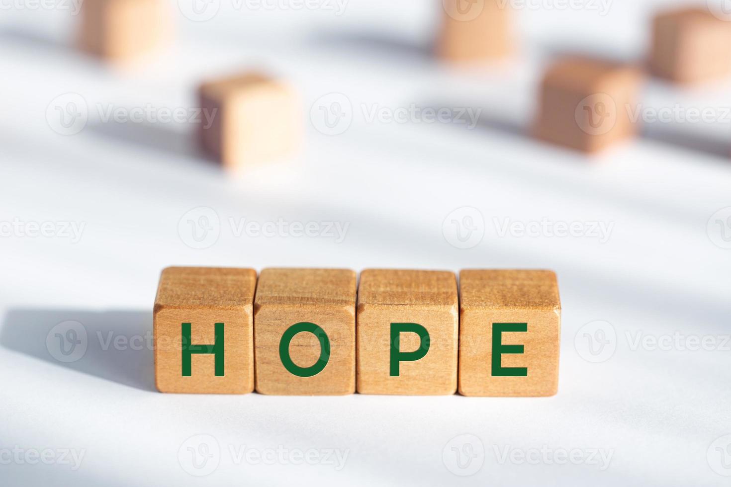 Hoffnung Konzept. Holzklötze mit Text auf weißem Hintergrund foto