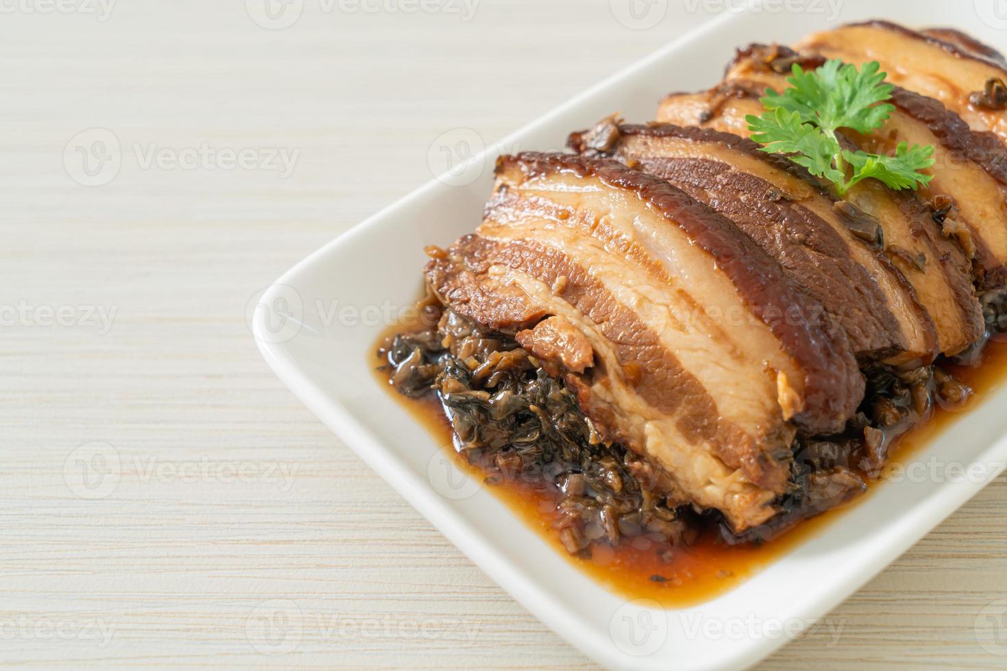 Dampfbauchschweinefleisch mit Swatow Senf cubbage Rezepte oder Mei Cai Kou Rou foto